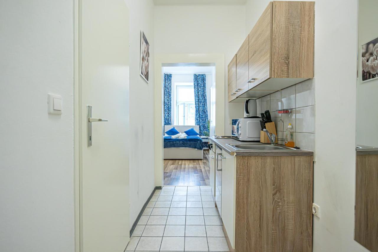 Modern Comforts: Chic Studio Apt Centrally Located ウィーン エクステリア 写真