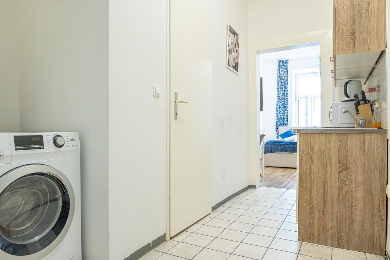 Modern Comforts: Chic Studio Apt Centrally Located ウィーン エクステリア 写真